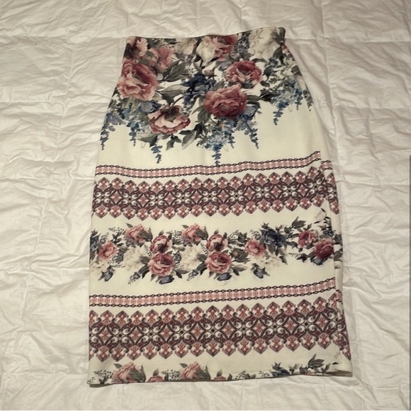 Floral Patterned Skirt - Picture 7 of 9